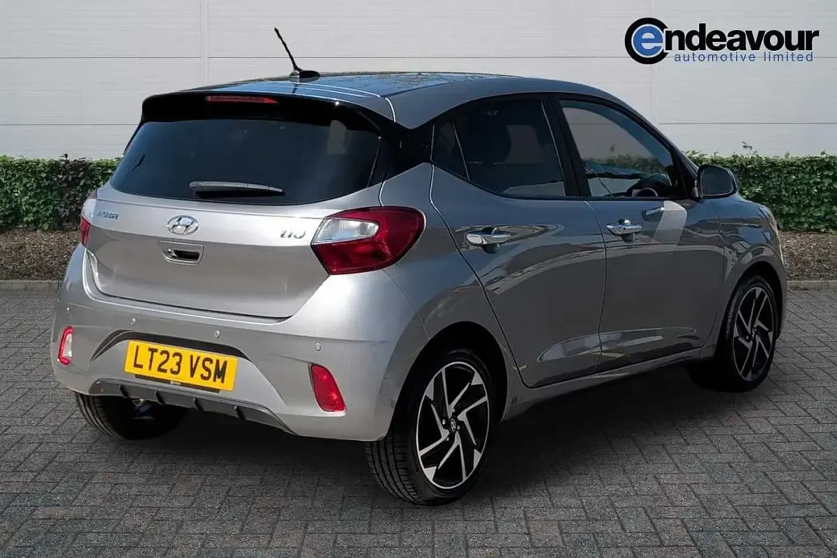 Used Hyundai i10 Premium 67 HP (49 kW) 2023 Bronze Hatchback