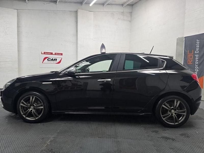 Used Alfa Romeo Giulietta Exclusive 170 HP (125 kW) 2015 Black Hatchback