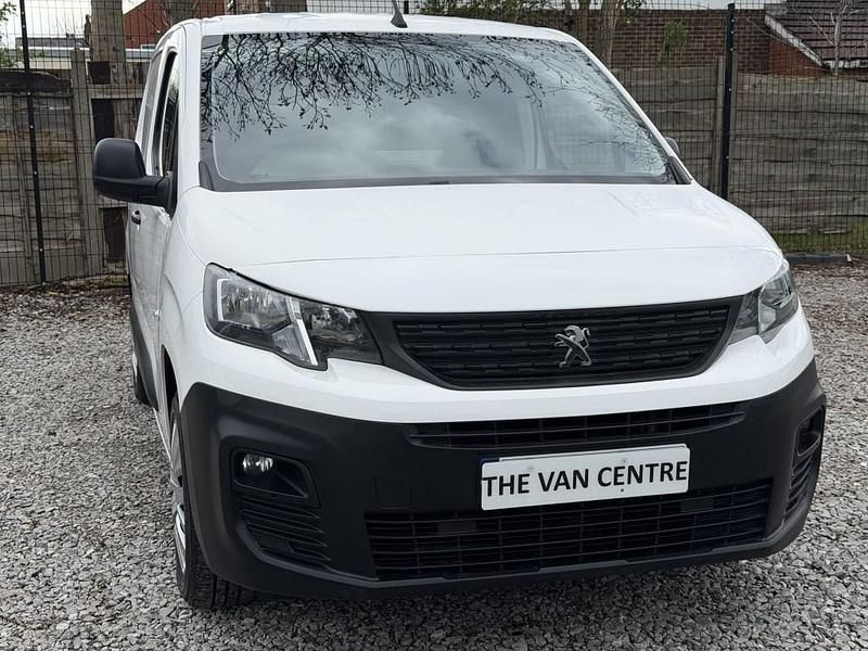 Used Peugeot Partner 131 HP (96 kW) 2021 White MPV