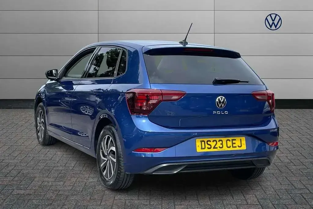 Used VW Polo Life 80 HP (58 kW) 2023 Blue Hatchback