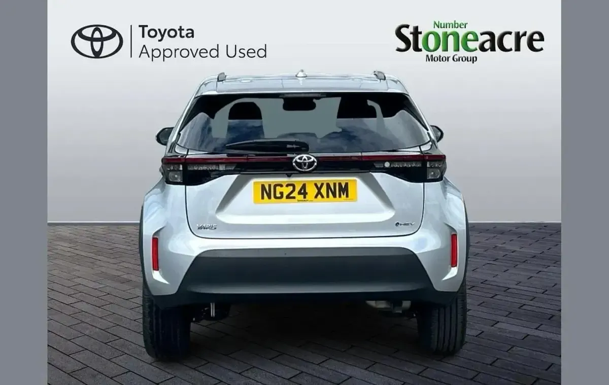 Used Toyota Yaris Cross Design 113 HP (83 kW) 2024 Silver SUV