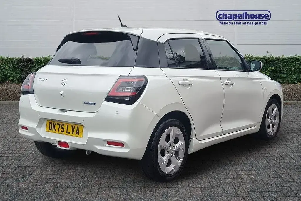 Used Suzuki Swift 82 HP (60 kW) 2025 White Hatchback