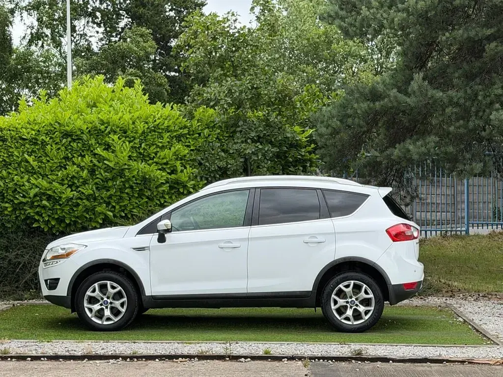 Used Ford Kuga Zetec 140 HP (102 kW) 2011 White SUV