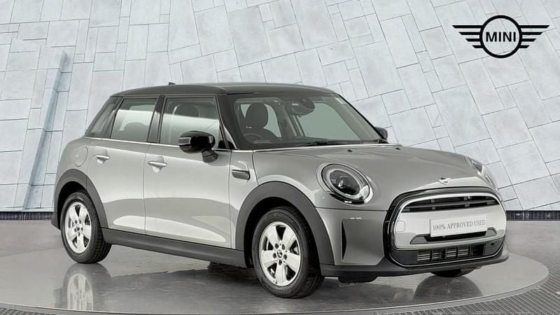 Silver Used 2024 Mini Cooper Classic Hatchback | £21,490 (Fair price) - Image 1/4