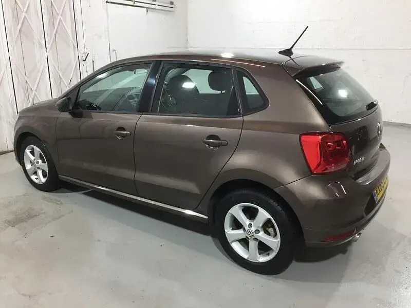 Usado VW Polo SE 90 HP (66 kW) 2015 Castanho Citadino