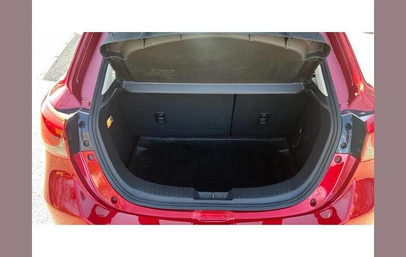 Used Mazda 2 90 HP (66 kW) 2017 Red Hatchback