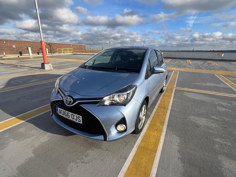 Blue Used 2016 Toyota Yaris Hybrid Hatchback | £6,200 - Image 1/4