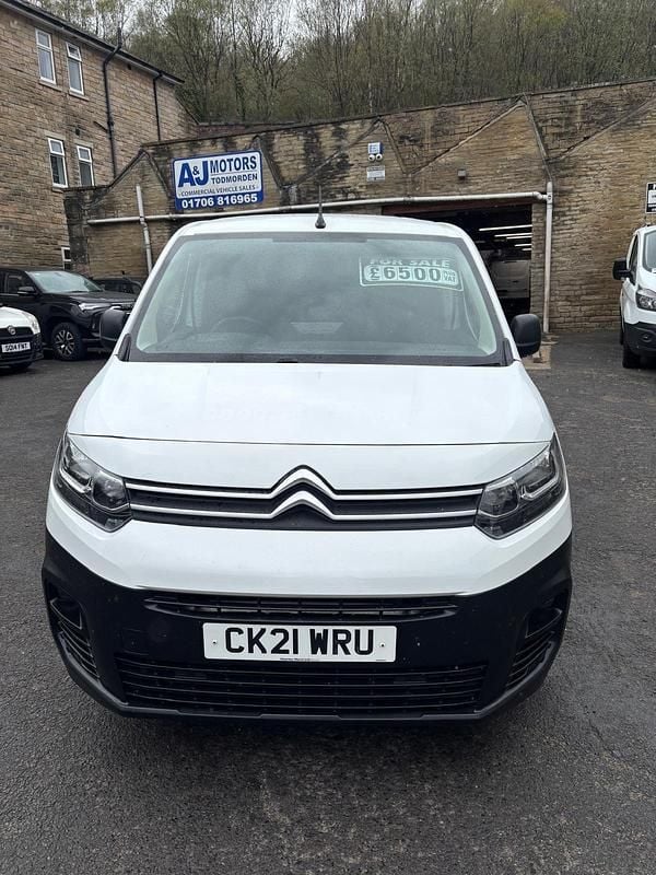 Used Citroën Berlingo 75 HP (55 kW) 2021 White MPV