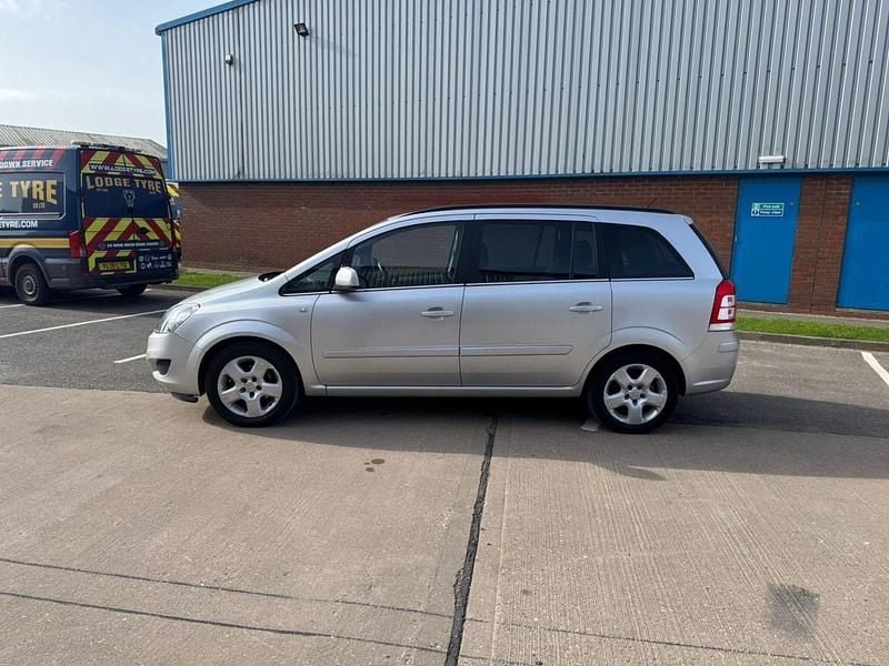 Used Vauxhall Zafira 140 HP (102 kW) 2011 Silver MPV