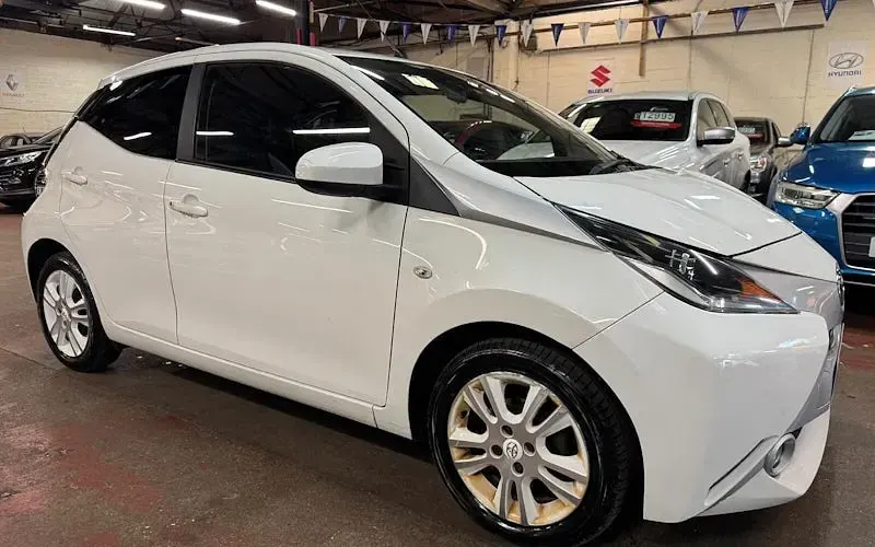 Usado Toyota Aygo X-pure 69 CV (50 kW) 2016 Utilitario