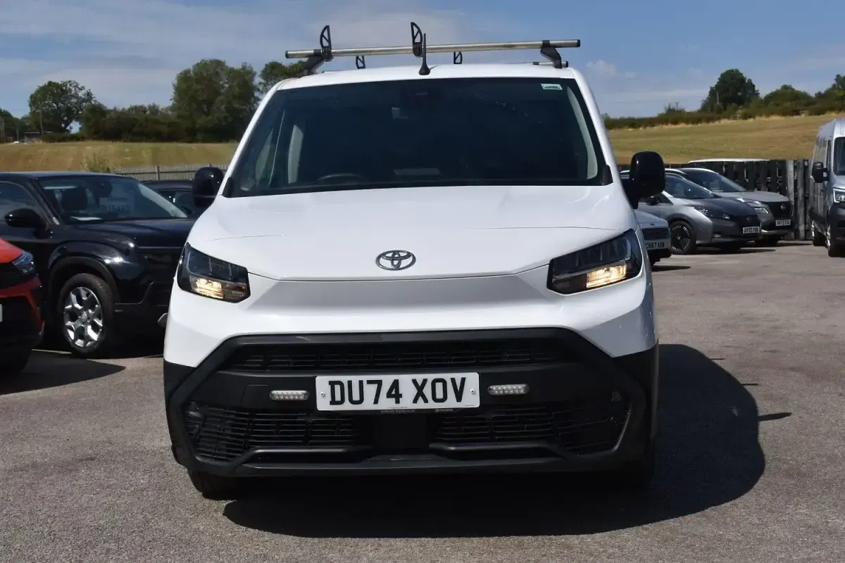 Used Toyota Proace 120 HP (88 kW) 2024 White MPV
