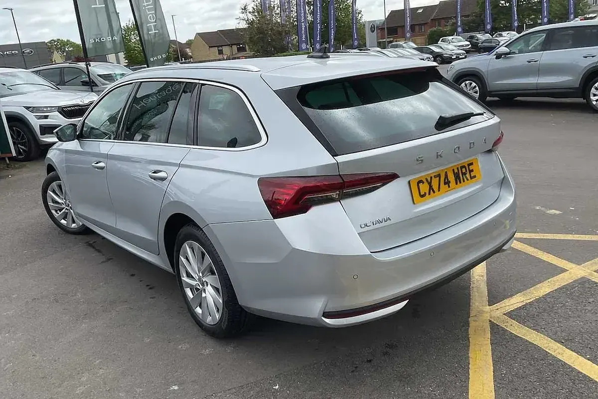 Używany Skoda Octavia SE L 110 KM (80 kW) 2024 Srebrny Kombi