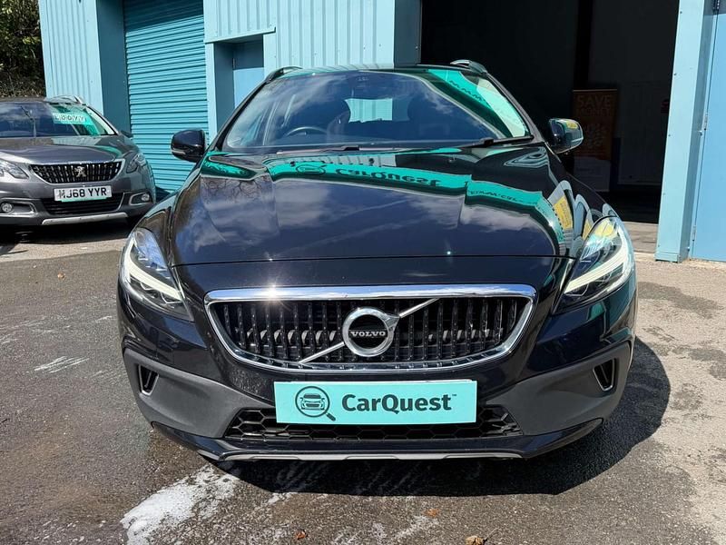 Usado Volvo V40 Pro 2018 Negro Utilitario