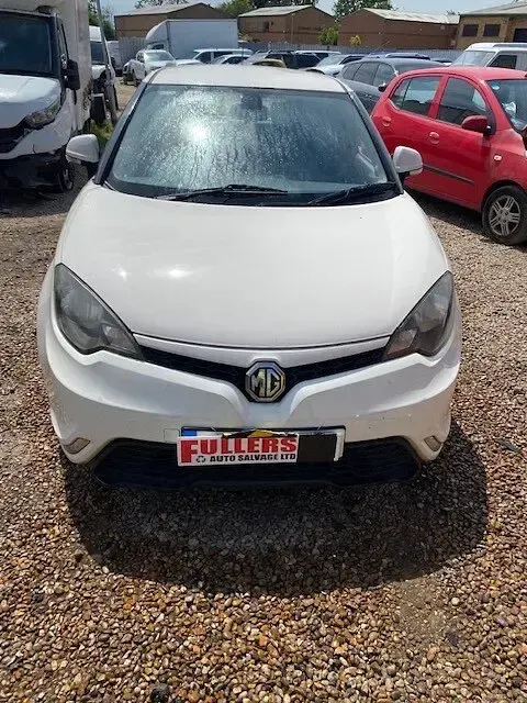 Used MG MG3 106 HP (77 kW) 2014 White Hatchback