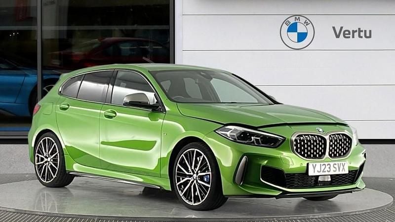 Usado BMW M135 Comfort Edition 306 HP (225 kW) 2023 Citadino