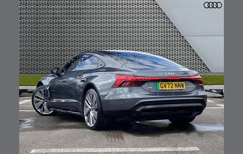 Second-hand Audi e-tron GT quattro Comfort 475 kW (646 CP) 2023 Gri Berlinǎ