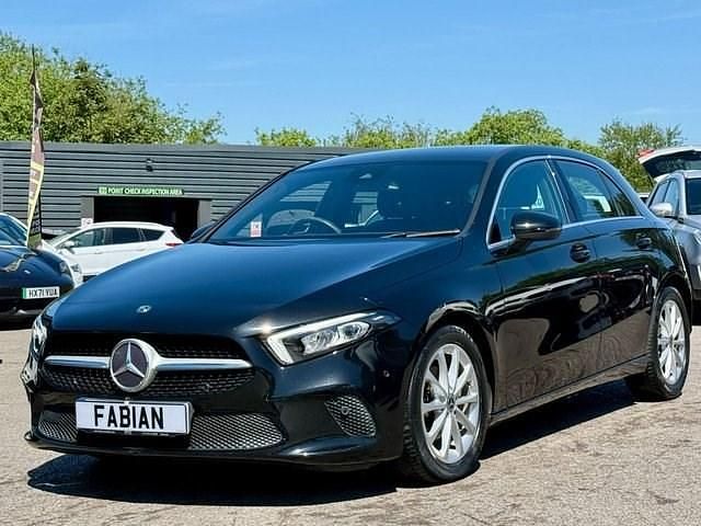 Begagnad Mercedes A180 Executive 116 HK (85 kW) 2018 Svart Halvkombi