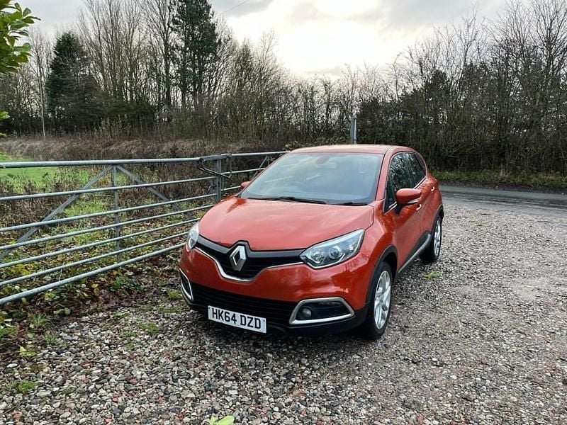 Used Renault Captur Dynamique 90 HP (66 kW) 2014 Orange SUV