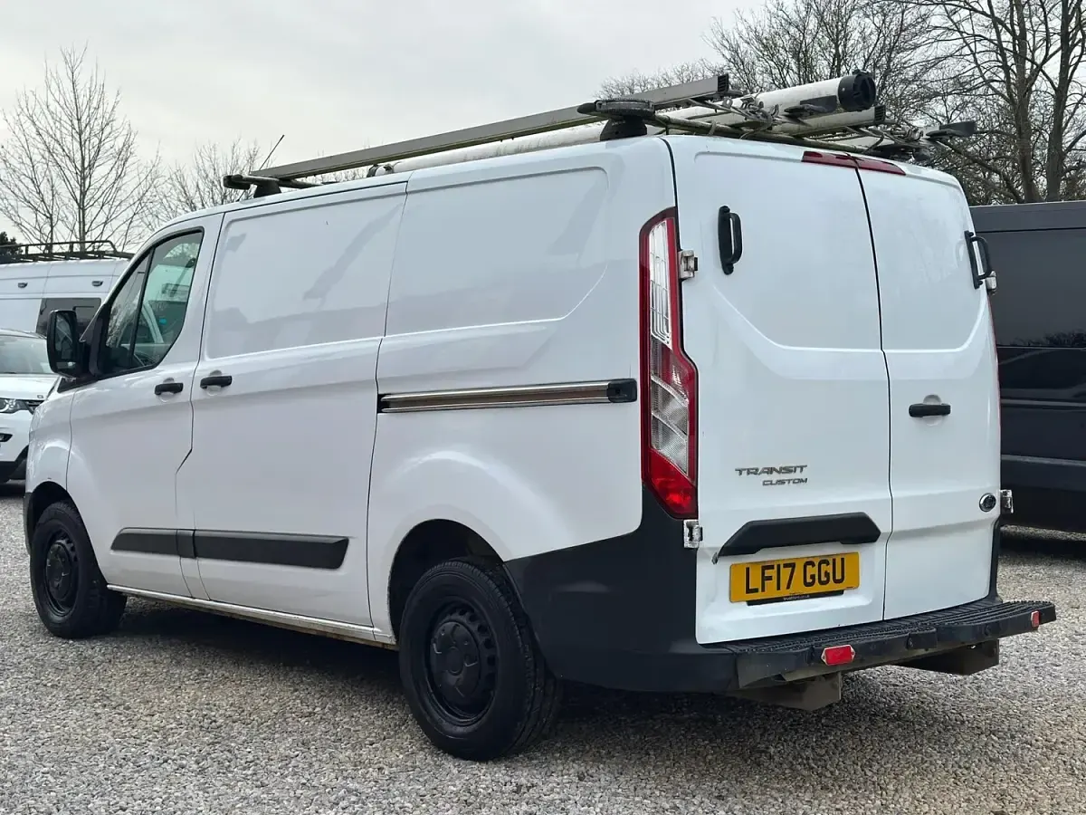 Used Ford Transit Custom 105 HP (77 kW) 2017 White Van