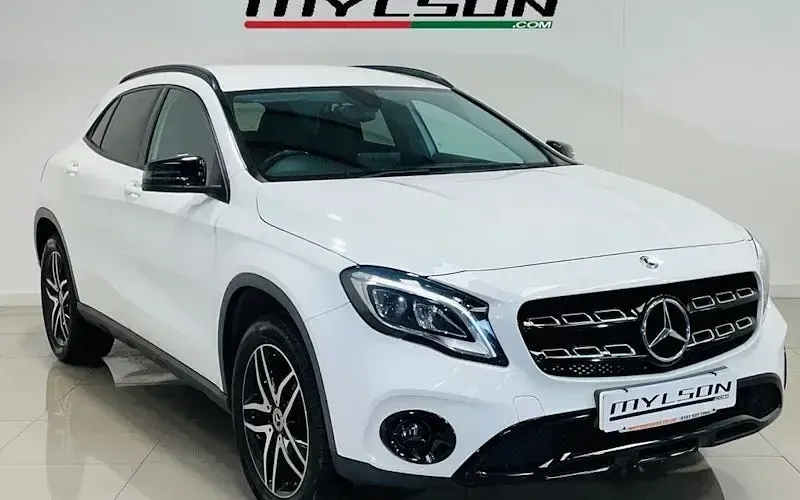 Usado Mercedes GLA180 Urban 122 HP (89 kW) 2020 SUV