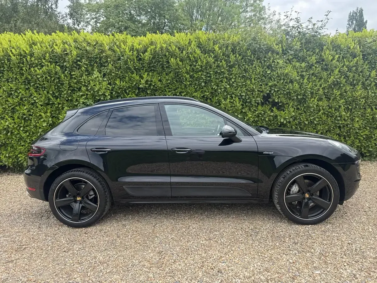 Used Porsche Macan 258 HP (189 kW) 2015 Black SUV