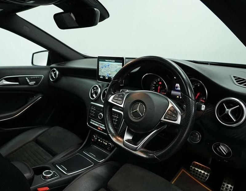 Used Mercedes A180 AMG Line Premium Plus 122 HP (89 kW) 2015 Black Hatchback