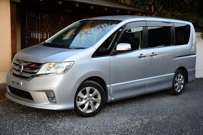 Used Nissan Serena 2011 Met silver MPV