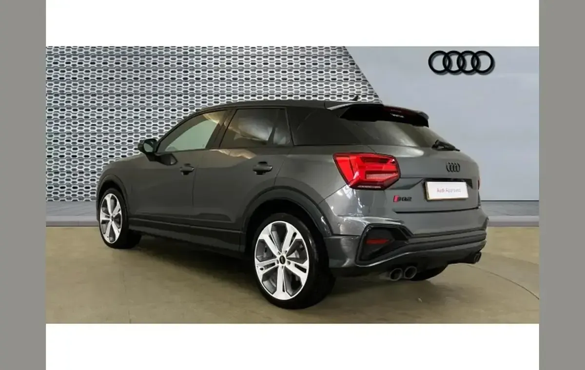 Usado Audi SQ2 Comfort 300 HP (220 kW) 2024 Cinzento SUV