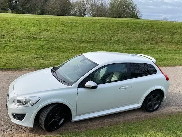 Usado Volvo C30 R-Design 145 HP (106 kW) 2011 Branco Citadino