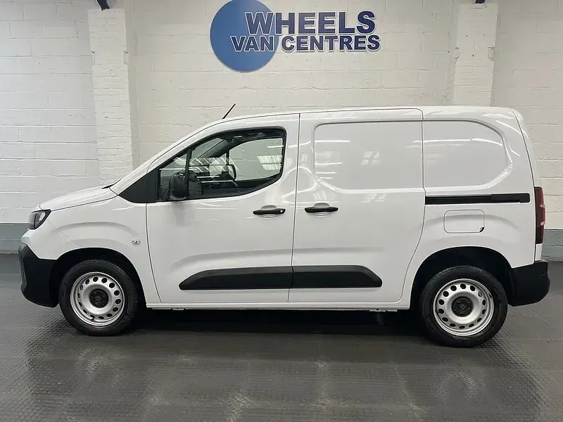 Begagnad Peugeot Partner 131 HK (96 kW) 2024 Vit Minibuss