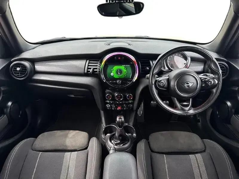 Used Mini Cooper Hatch 134 HP (98 kW) 2019 White Hatchback