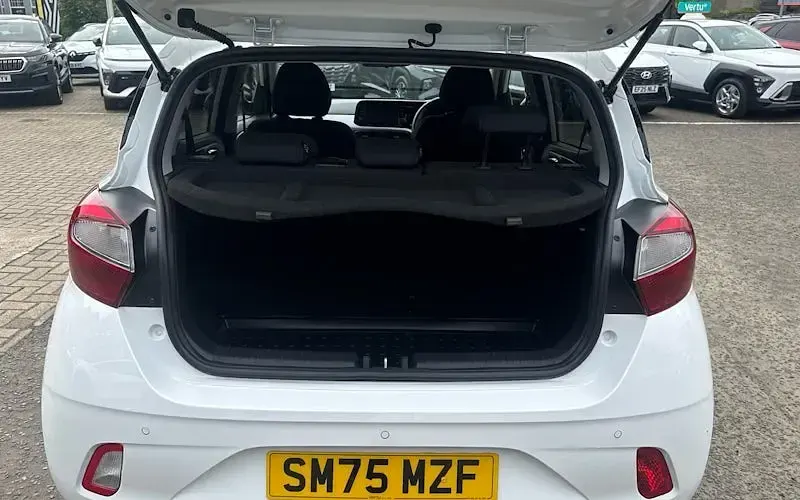 Used Hyundai i10 Premium 79 HP (58 kW) 2025 White Hatchback