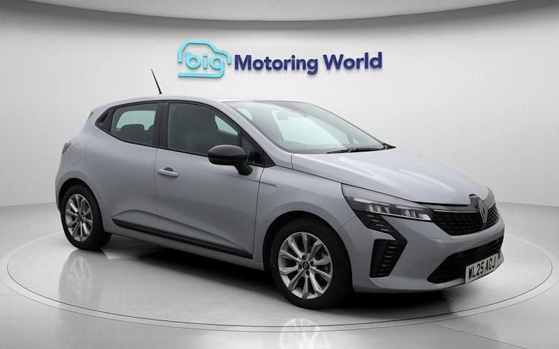 Used 2025 Renault Clio V Evolution Hatchback | £16,486 (Good price) - Image 1/4