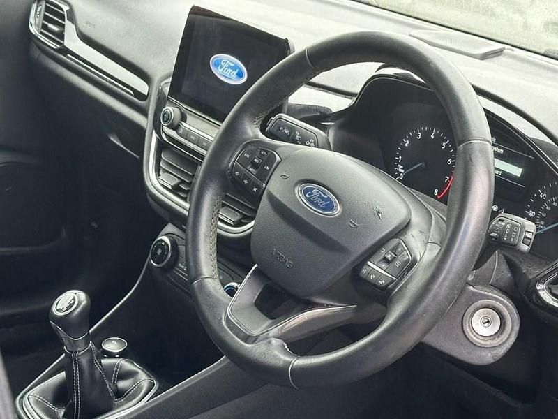 Used Ford Fiesta Zetec 85 HP (62 kW) 2019 Black Hatchback