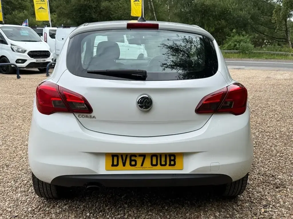 Used Vauxhall Corsa SRi 75 HP (55 kW) 2017 White Hatchback