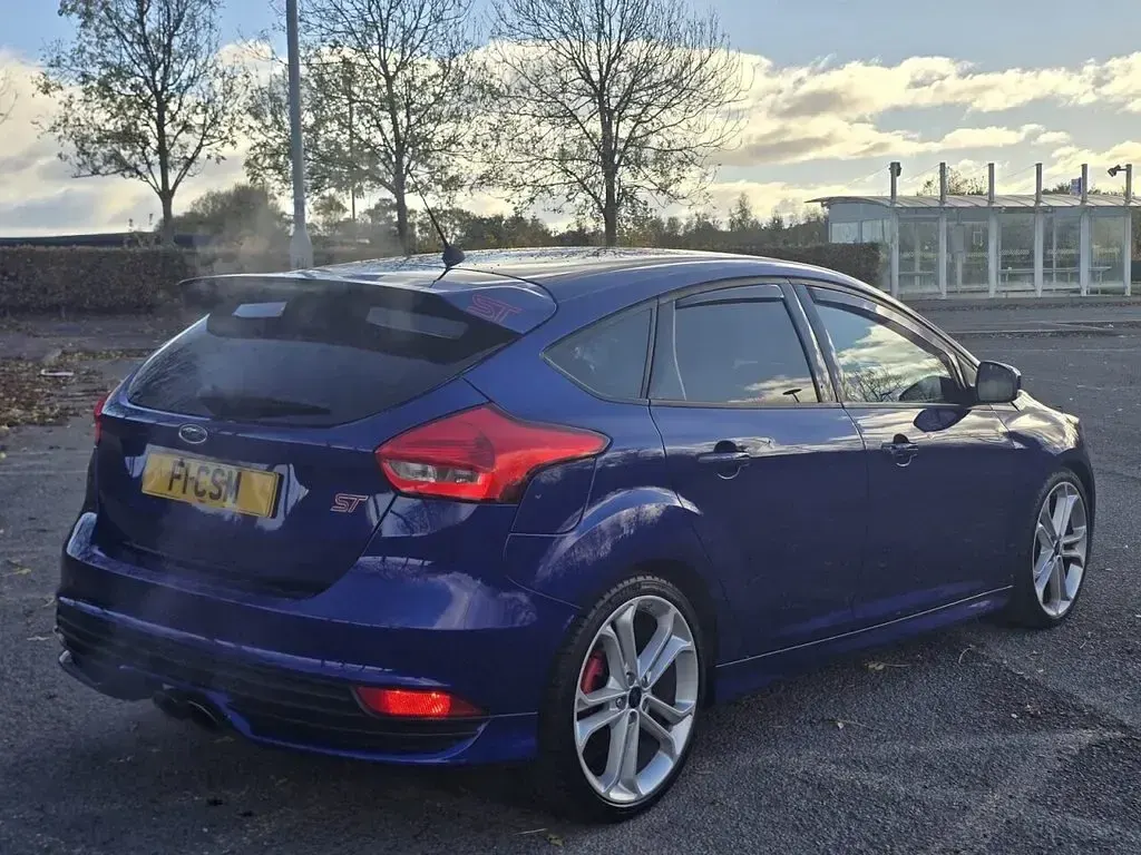 Used Ford Focus ST 250 HP (183 kW) 2015 Blue Hatchback