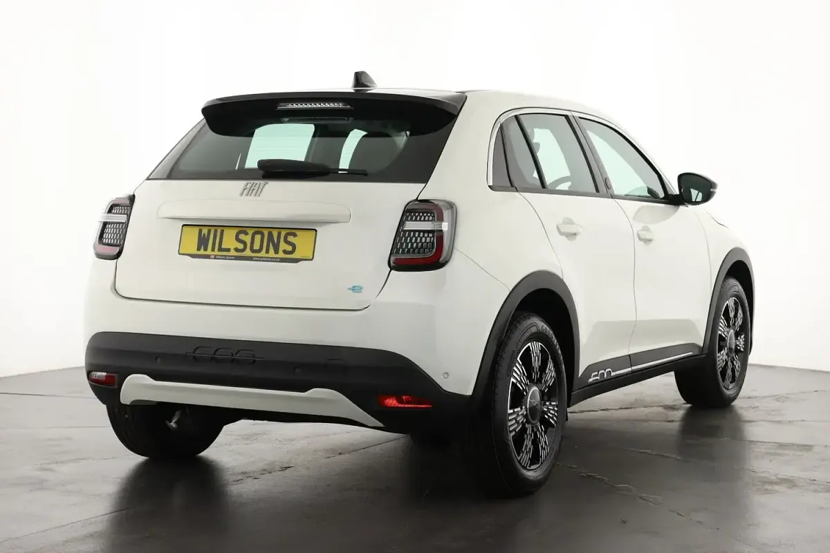 New Fiat 600 Red 114 kW (156 HP) 2026 White SUV