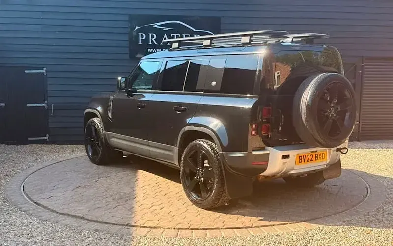 Used Land Rover Defender HSE 300 HP (220 kW) 2024 SUV