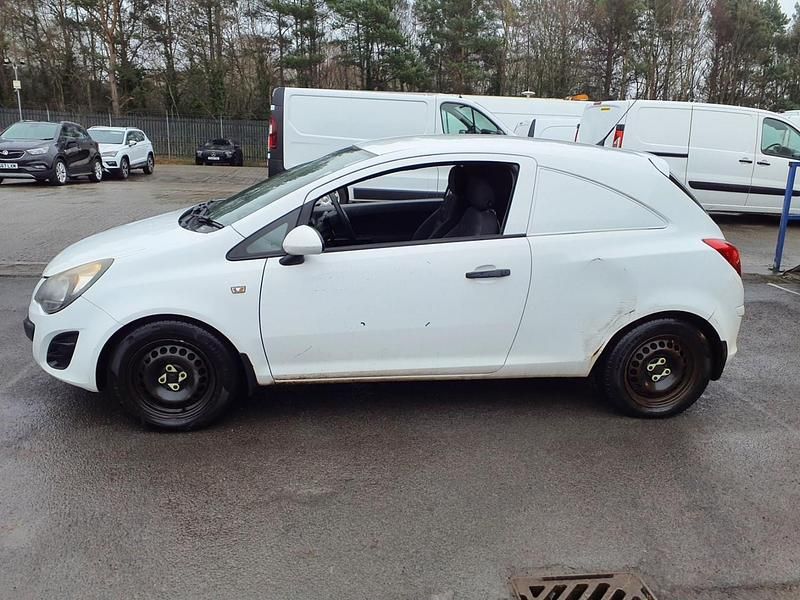 Used Vauxhall Corsa 95 HP (69 kW) 2014 White Van