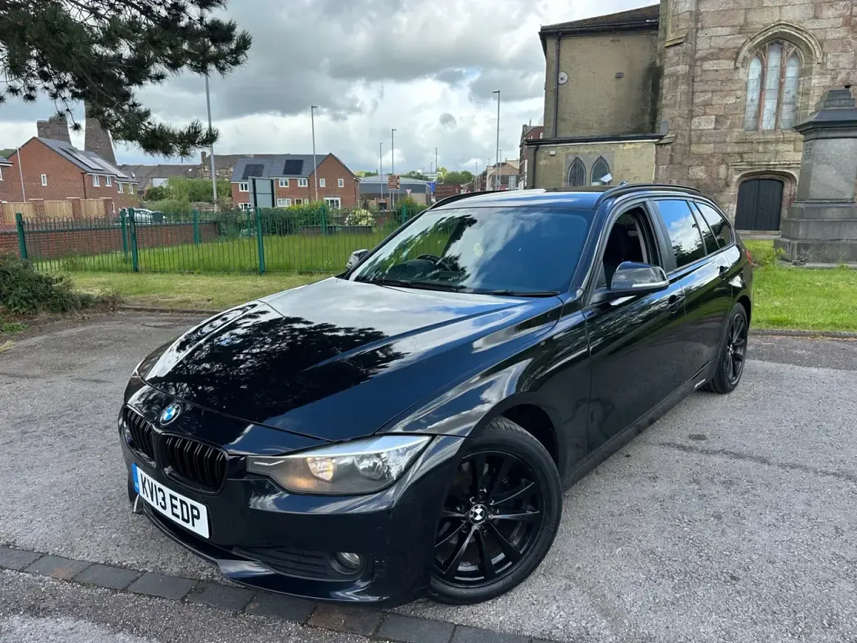 Begagnad BMW 320 2013 Svart Kombi