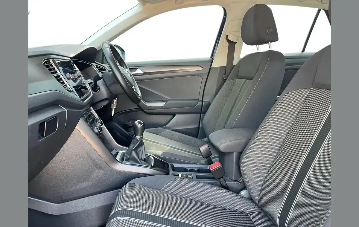 Used VW T-Roc SE 150 HP (110 kW) 2018 Blue SUV