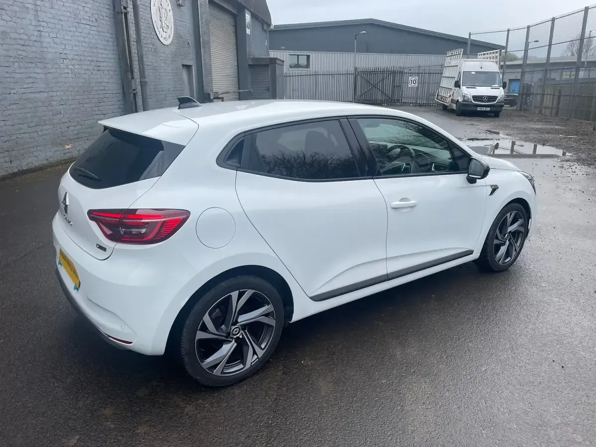 Used Renault Clio RS Line 90 HP (66 kW) 2023 White Hatchback