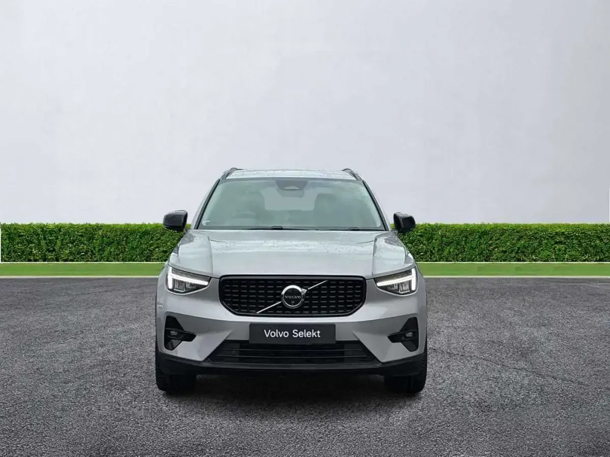 Used Volvo XC40 Plus 163 HP (119 kW) 2023 Silver SUV