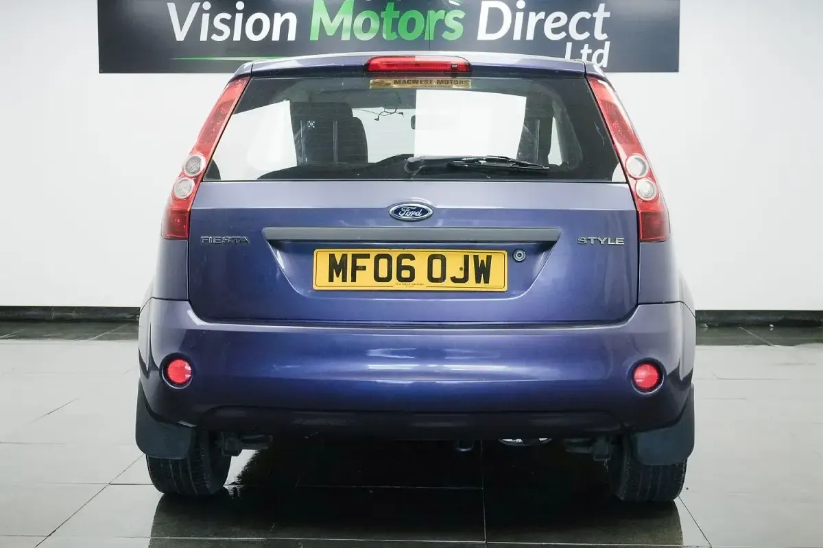 Used Ford Fiesta Style 75 HP (55 kW) 2006 Mauve/purple Hatchback