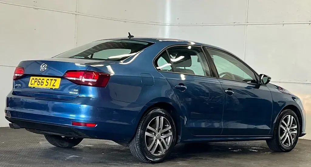 Used VW Jetta SE 125 HP (91 kW) 2017 Blue Sedan