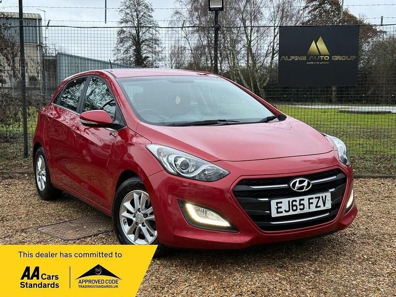 Used Hyundai i30 SE 110 HP (80 kW) 2015 Red Hatchback
