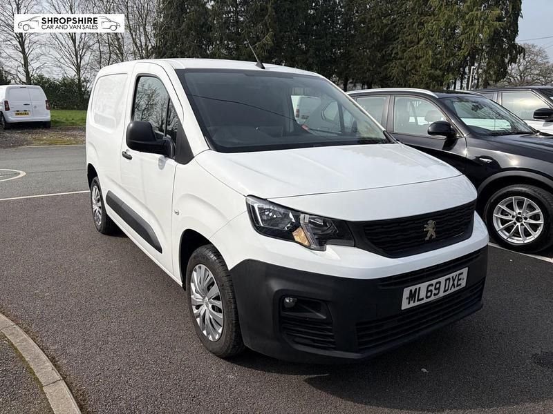 Begagnad Peugeot Partner 100 HK (73 kW) 2019 Vit Minibuss