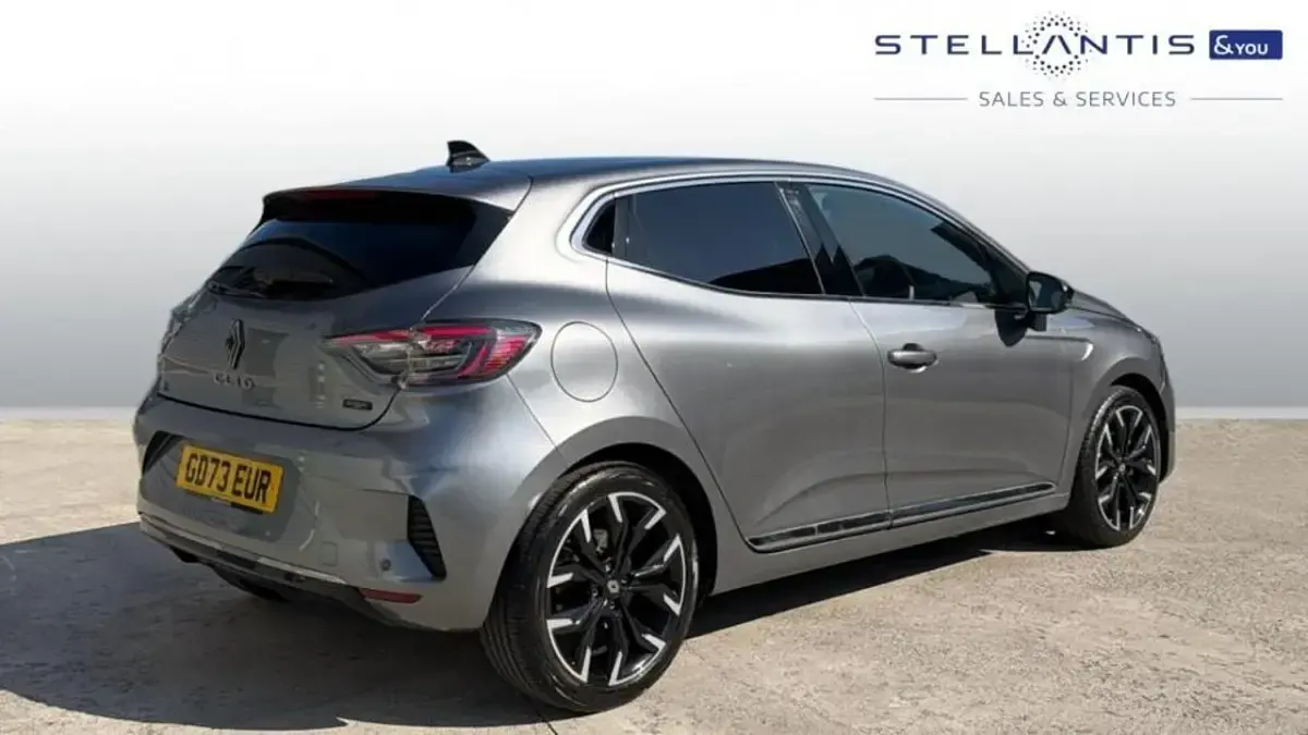 Usado Renault Clio V Techno 140 HP (102 kW) 2024 Cinzento