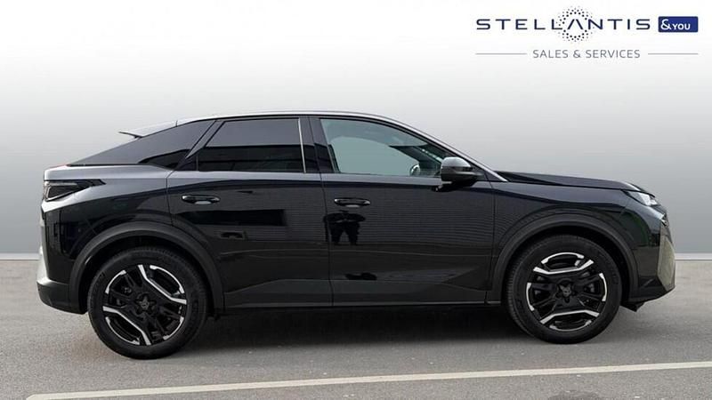 Used Peugeot e-3008 Allure 152 kW (207 HP) 2024 Black SUV