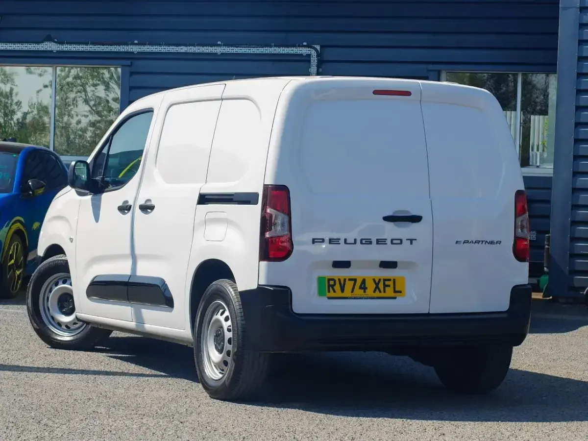 Used Peugeot Partner 134 HP (98 kW) 2024 White MPV